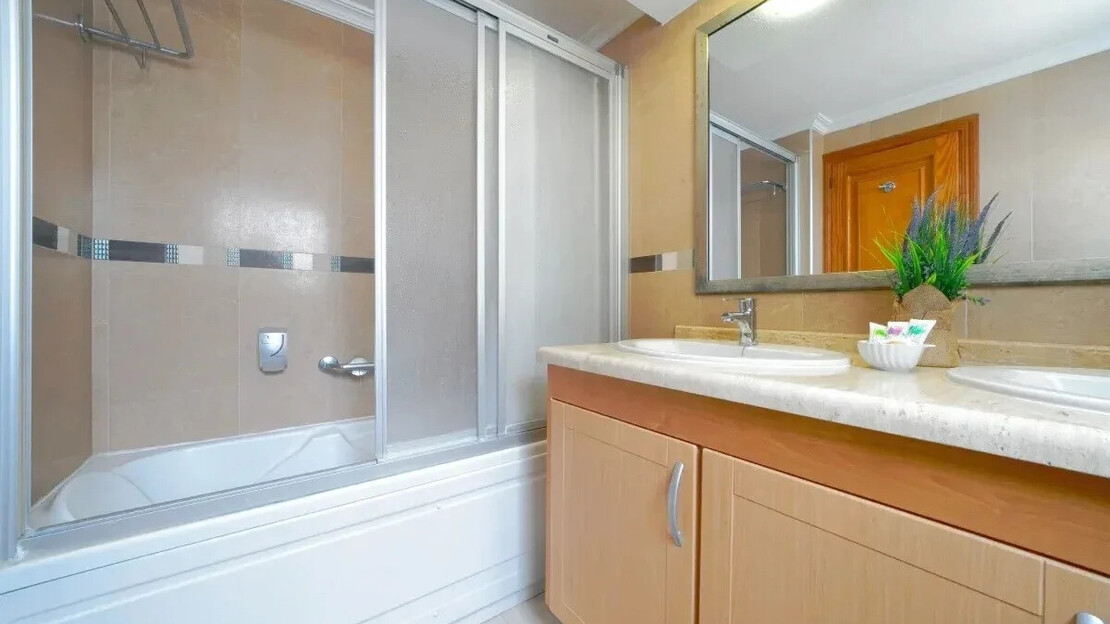 Ona Beverly Hills Suites